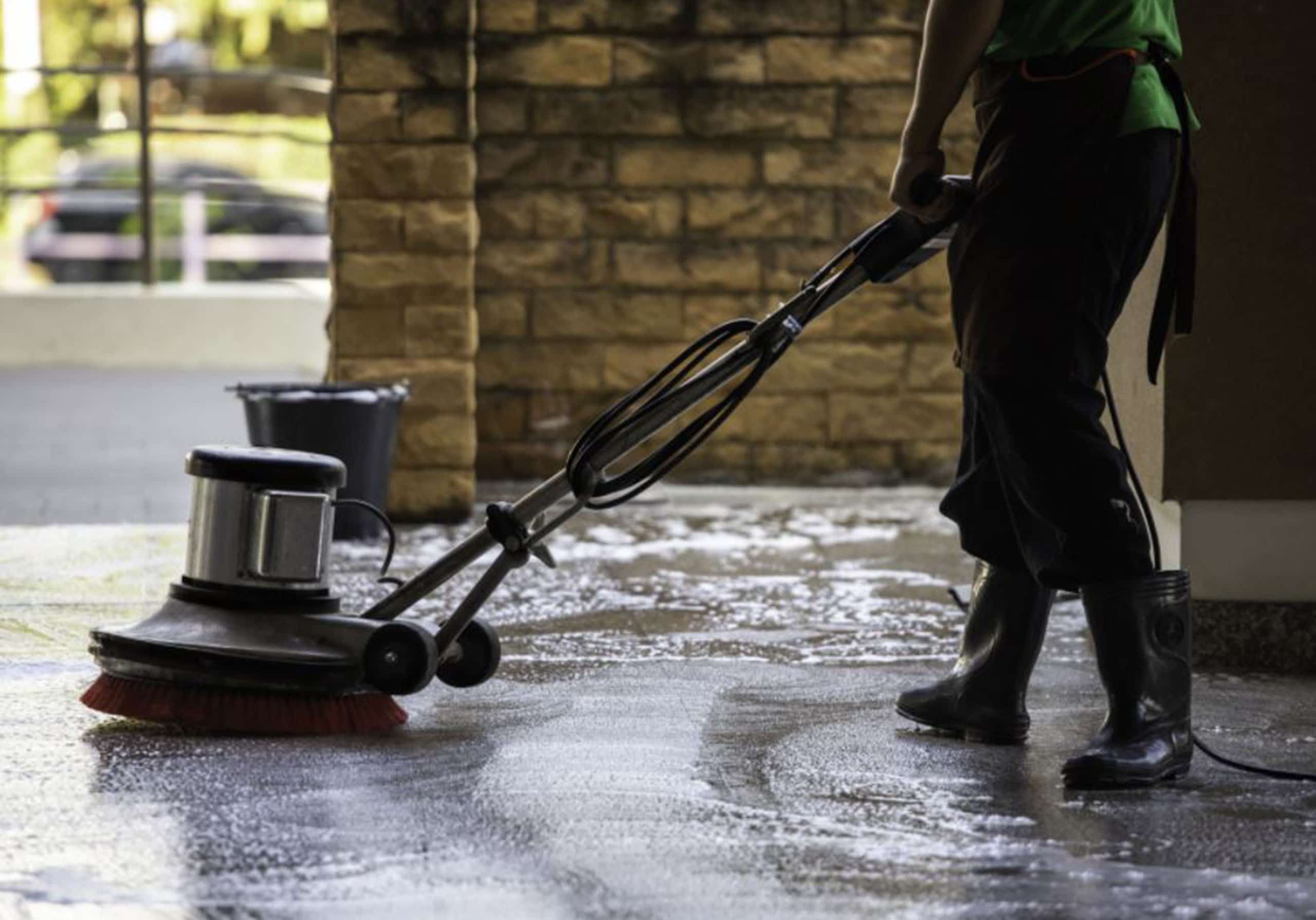 5 Advantages of Commercial Cleaning Services for Business Owners