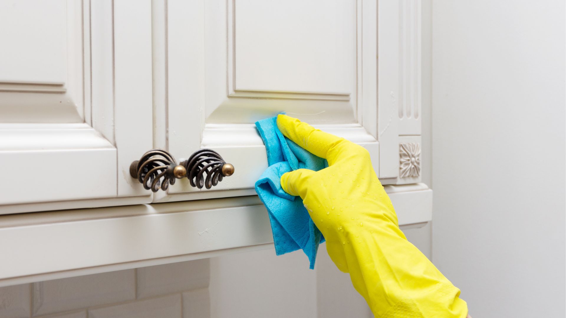 Wiping wall cabinets