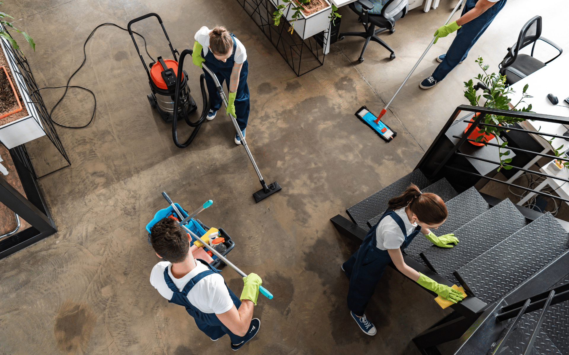 Office cleaning with 4 cleaners